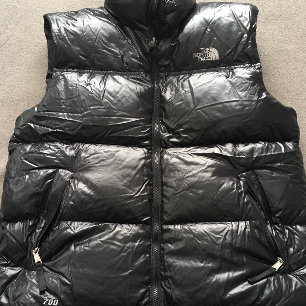 SOLD.  Men’s North Face 700 puffer vest Sz L